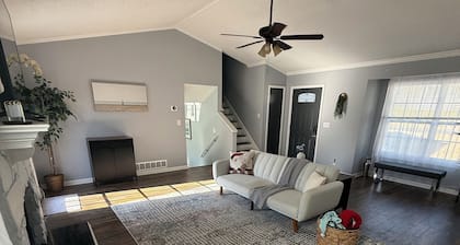 3-bedroom Charming House in Fabulous Marietta Great Backyard, quiet and relax!!