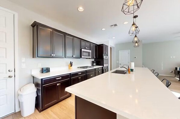 Unclassified image, 1 of 20, button - Spacious 4-Bedroom Home in Follett Gilbert, AZ (Gilbert)