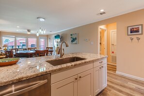 Interior - Pet Friendly 2-bedroom condo in charming Port Aransas with AC, WiFi (Port Aransas)