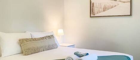 2 bedrooms, desk, iron/ironing board, free WiFi