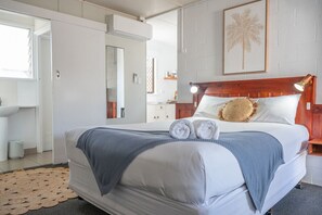 1 bedroom, desk, iron/ironing board, WiFi