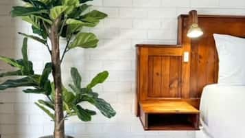 1 bedroom, desk, iron/ironing board, WiFi