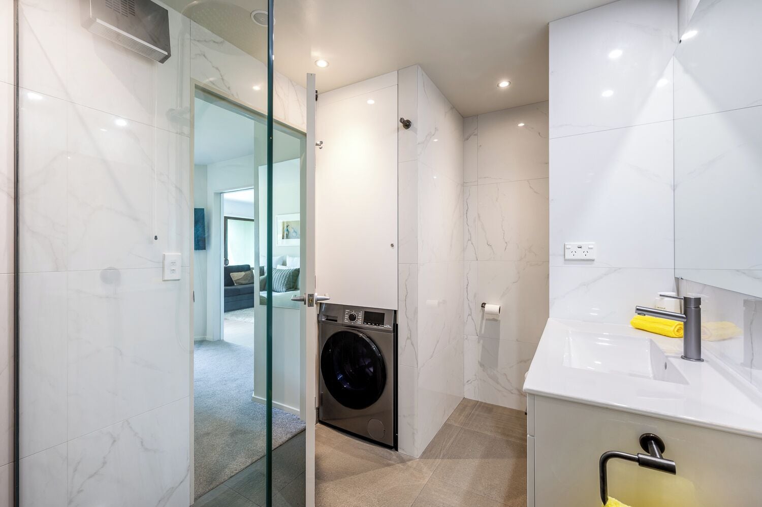 Hårtørrer, håndklæder