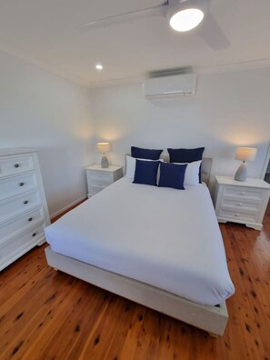 4 bedrooms, desk, iron/ironing board, travel crib