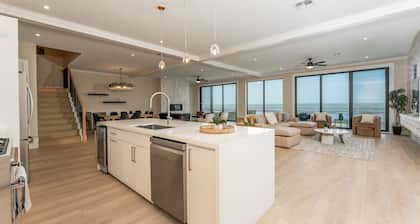 Newly Built Large Bayfront Home w Pool, only 15 Min from SPI