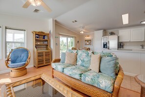 智能電視、乒乓球設施、書籍