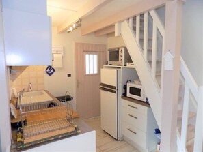 Réfrigérateur, micro-ondes, lave-vaisselle, grille-pain