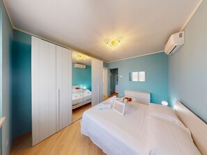 2 slaapkamers, een strijkplank/strijkijzer, gratis wifi, beddengoed