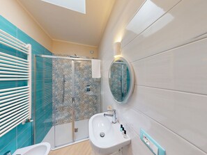 Dusche, Haartrockner, Bidet