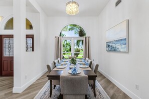 Dining - Million Dollar Lake Views, gulf access, Pool, Bicycles - Villa Coastal Bliss - Roelens (Cape Coral)