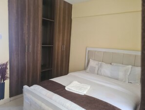 2 室のベッドルーム、アイロン / アイロン台、WiFi、ベッドシーツ