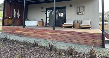 Heritage - Self contained tiny house with king bed.