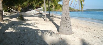 Unwind at updated “VILLA SERENITY”, panoramic views, quiet beach