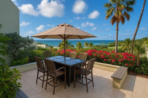Unwind at updated “VILLA SERENITY”, panoramic views, quiet beach