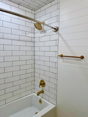 Douche, serviettes fournies