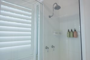 Hair dryer, towels - Pacific Sun Bargara ~ Suite ~ by the beach (Bargara)