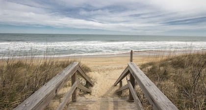 Duck, NC - Oceanfront and Unlimited Sunrises! Welcome to Sandy Quacks!