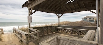 Duck, NC - Oceanfront and Unlimited Sunrises!  Welcome to Sandy Quacks!