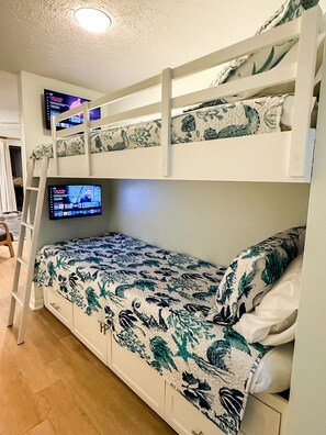 A bunk bed room with a television on the lower bunk. - Duck, NC - Oceanfront and Unlimited Sunrises!  Welcome to Sandy Quacks! (Kitty Hawk)