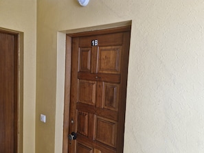 Apartment, Smoking
