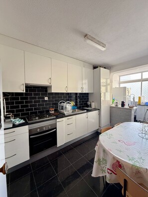 아파트, 흡연 | 2 개의 침실