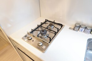 Fridge, microwave, stovetop, cookware/dishes/utensils