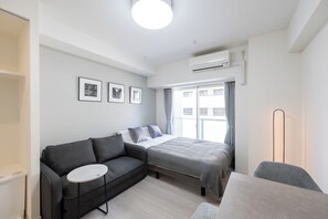 Individually decorated, individually furnished, desk, free WiFi - LIVCITY KINSHICHO (Tokyo)