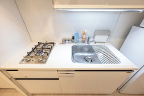 Fridge, microwave, stovetop, cookware/dishes/utensils
