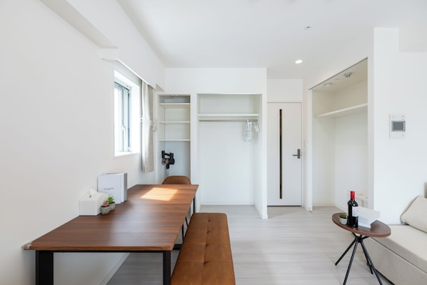 1 bedroom, individually decorated, individually furnished, desk