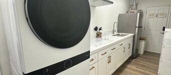 Charming studio in wonderful Bakersfield with AC, WiFi