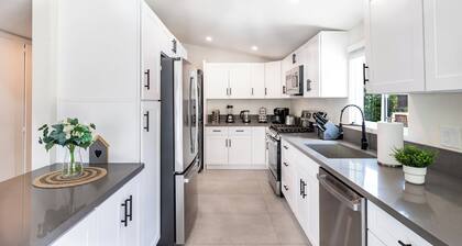 Brand New 4BR: Fireplace, Foosball, table tennis, Reseda.