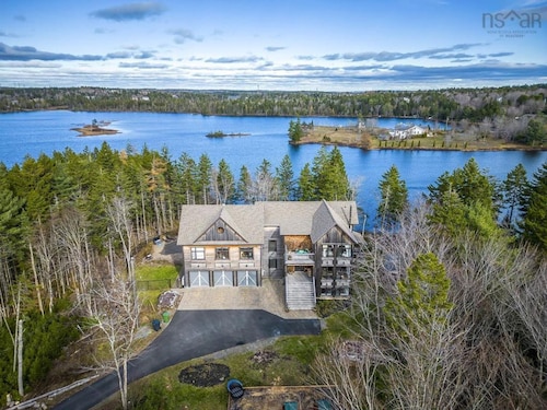 Peaceful Retreat on Schmidt Lake