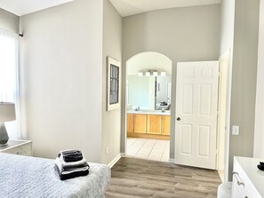 4 chambres, fer et planche à repasser, Wi-Fi, draps fournis