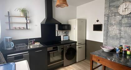 Holiday Home 'Katel Chez Elle - Maison 5 Pers' with Private Terrace, Private Garden and Wi-Fi