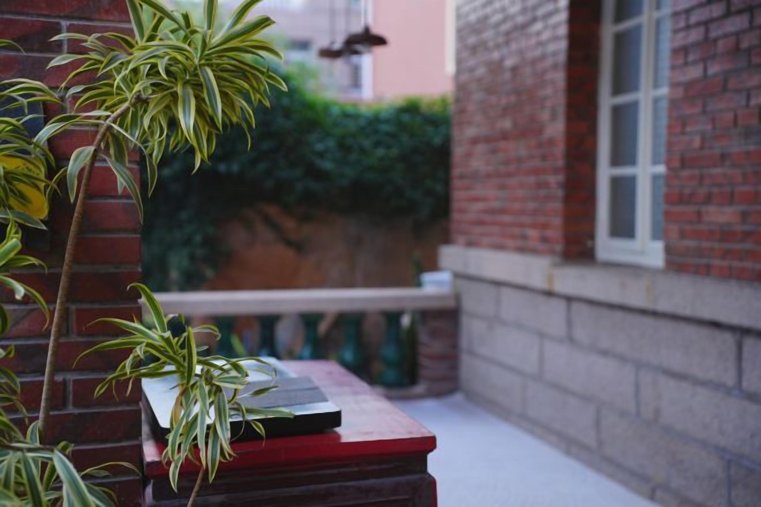المنطقة المحيطة بالمنشأة