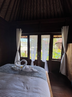 1 bedroom, bed sheets