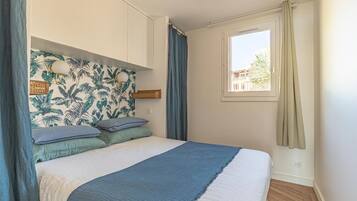 1 slaapkamer, een strijkplank/strijkijzer, gratis wifi, beddengoed