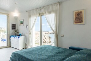 2 bedrooms, free WiFi, bed sheets - Apartment 'Sunset' with Sea View, Wi-Fi and Air Conditioning (Siculiana Marina)