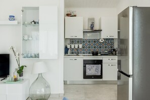 Fridge, oven, stovetop, dishwasher - Apartment 'Sunset' with Sea View, Wi-Fi and Air Conditioning (Siculiana Marina)