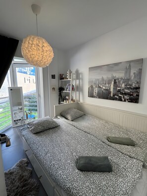 2 عدّة غرف نوم وواي فاي مجانًا وملاءات أسرّة