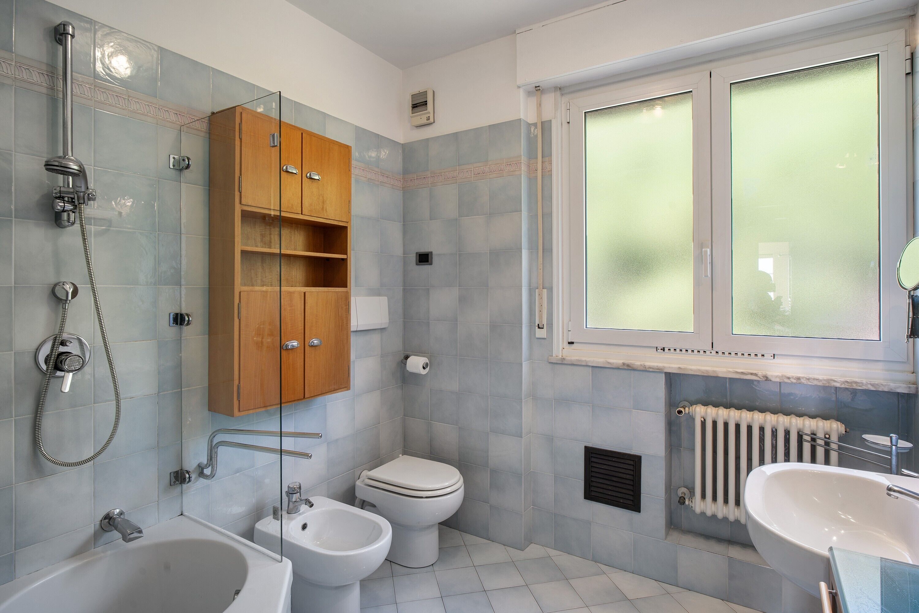 Dusch, hårtork och handdukar