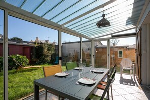 Dining - Holiday Home 'Charmante Maison' with Private Garden and Wi-Fi (Plérin)