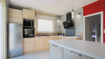 Fridge, microwave, oven, stovetop