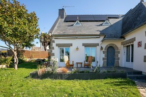 Exterior - Holiday Home 'Charmante Maison' with Private Garden and Wi-Fi (Plérin)