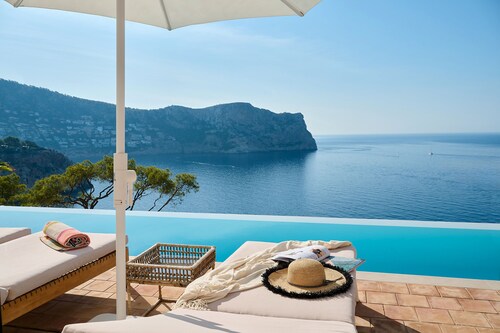 Villa 'Mallorquin Oasis' with Sea View, Wi-Fi and Air Conditioning