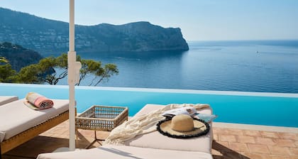 Villa 'Mallorquin Oasis' with Sea View, Wi-Fi and Air Conditioning