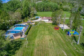 Children’s area - Mobile Home "Calvi": Holidays in Dordogne, Shared Pool & Mini-Farm near Sarlat (Bouzic)