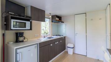 Frigorifero, microonde, piano cottura, macchina per tè/caffè