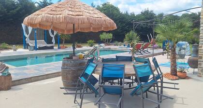 Maison de vacances 'Villa Piscine Jacuzzi Et Pétanque' avec piscine, prÚs du La table du 6
