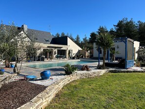 Pool - Villa with Heated Pool and Jacuzzi in a Peaceful Setting near Rennes (Laillé)